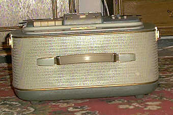 Grundig - Tonbandgert TK 35, Kofferansicht vorne